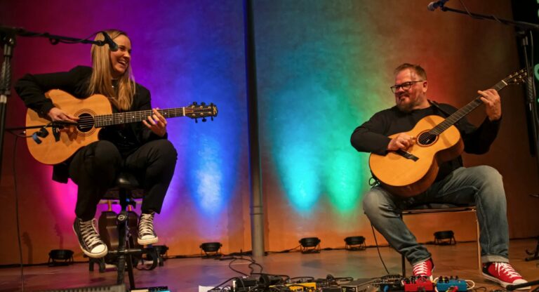 Don Ross & Jule Malischke Performing